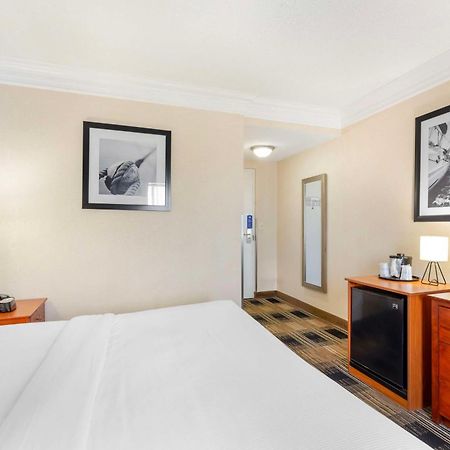 Best Western Inn At The Rochester Airport Экстерьер фото