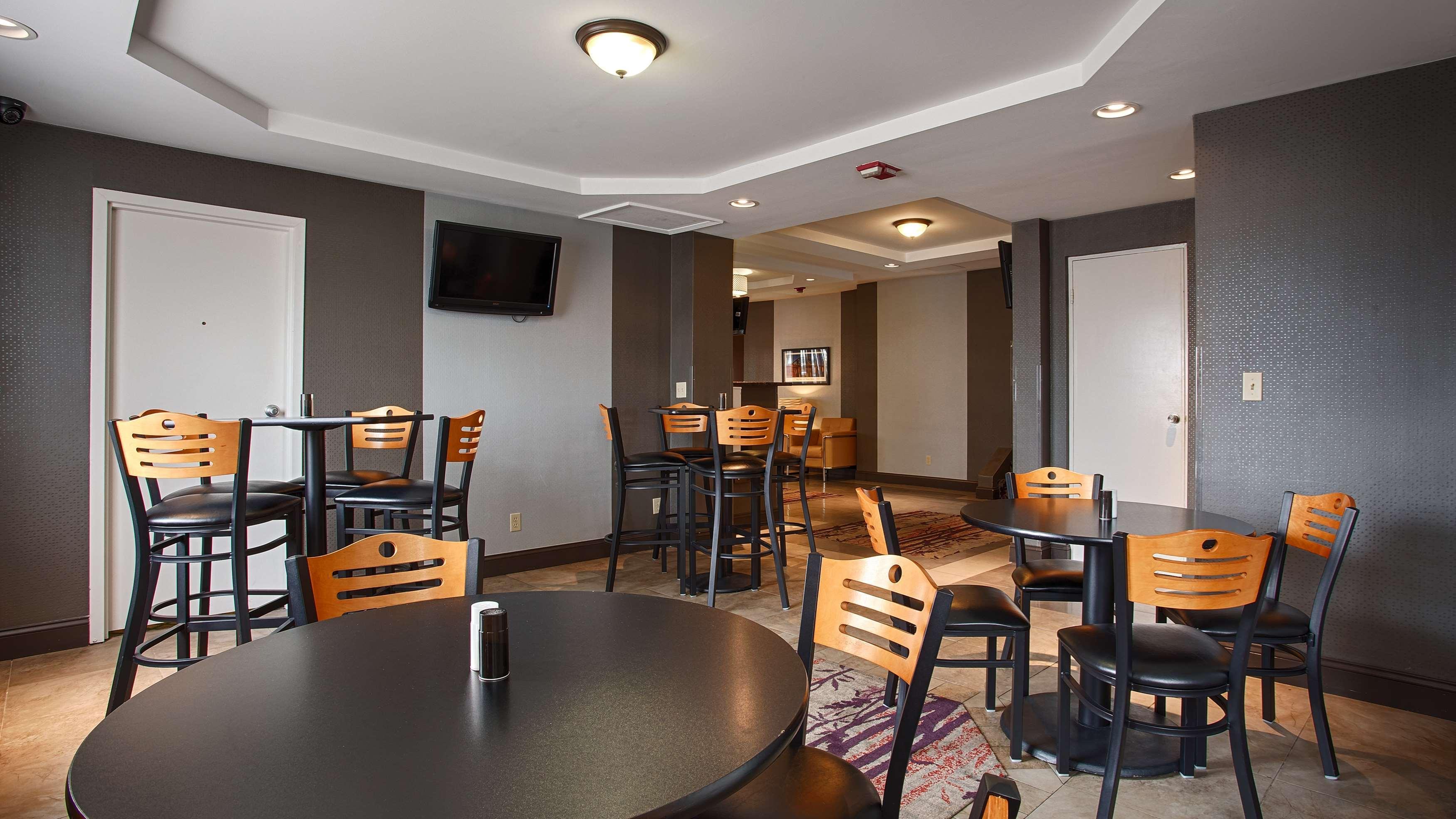 Best Western Inn At The Rochester Airport Экстерьер фото
