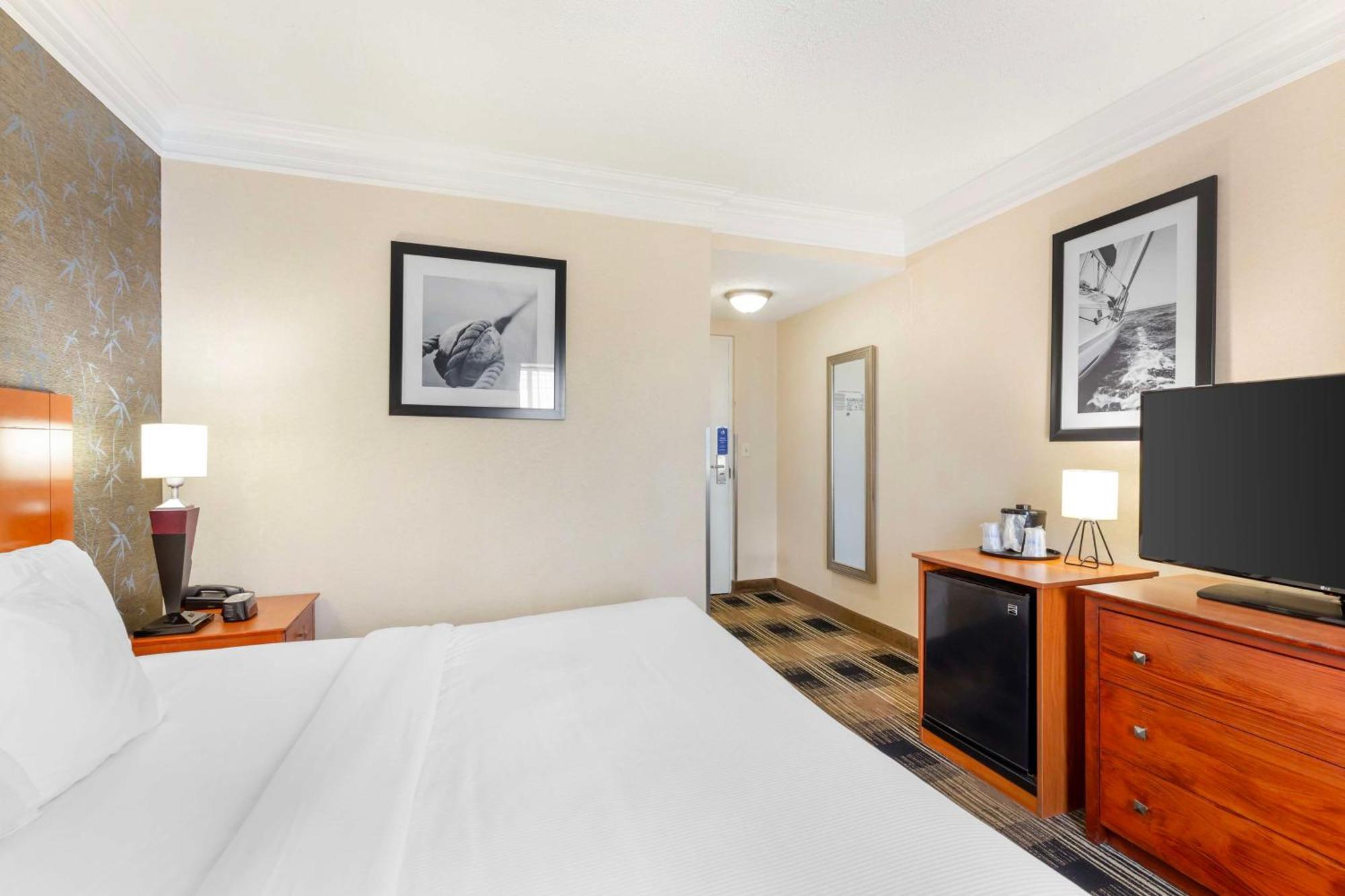 Best Western Inn At The Rochester Airport Экстерьер фото