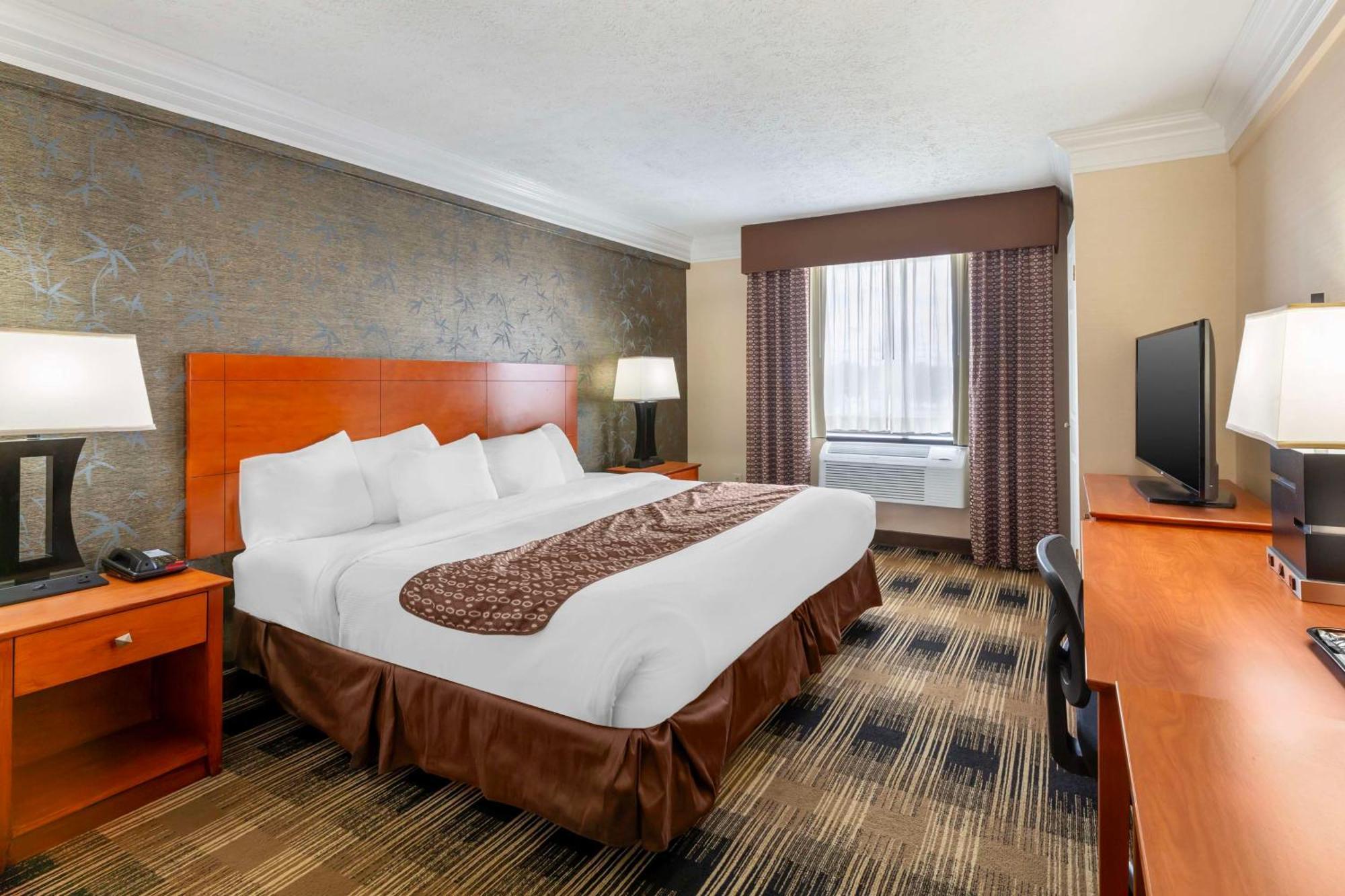 Best Western Inn At The Rochester Airport Экстерьер фото