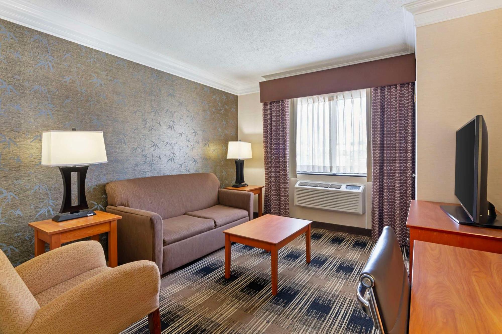 Best Western Inn At The Rochester Airport Экстерьер фото
