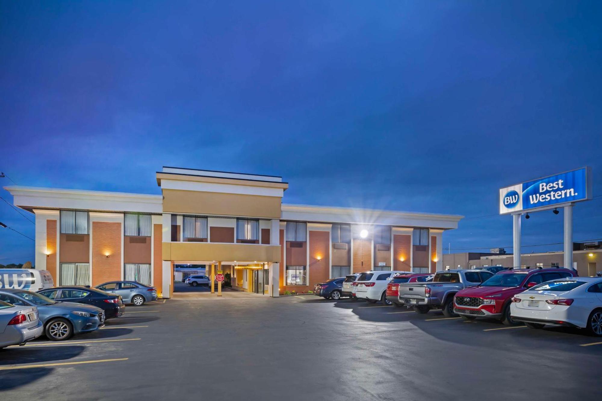 Best Western Inn At The Rochester Airport Экстерьер фото