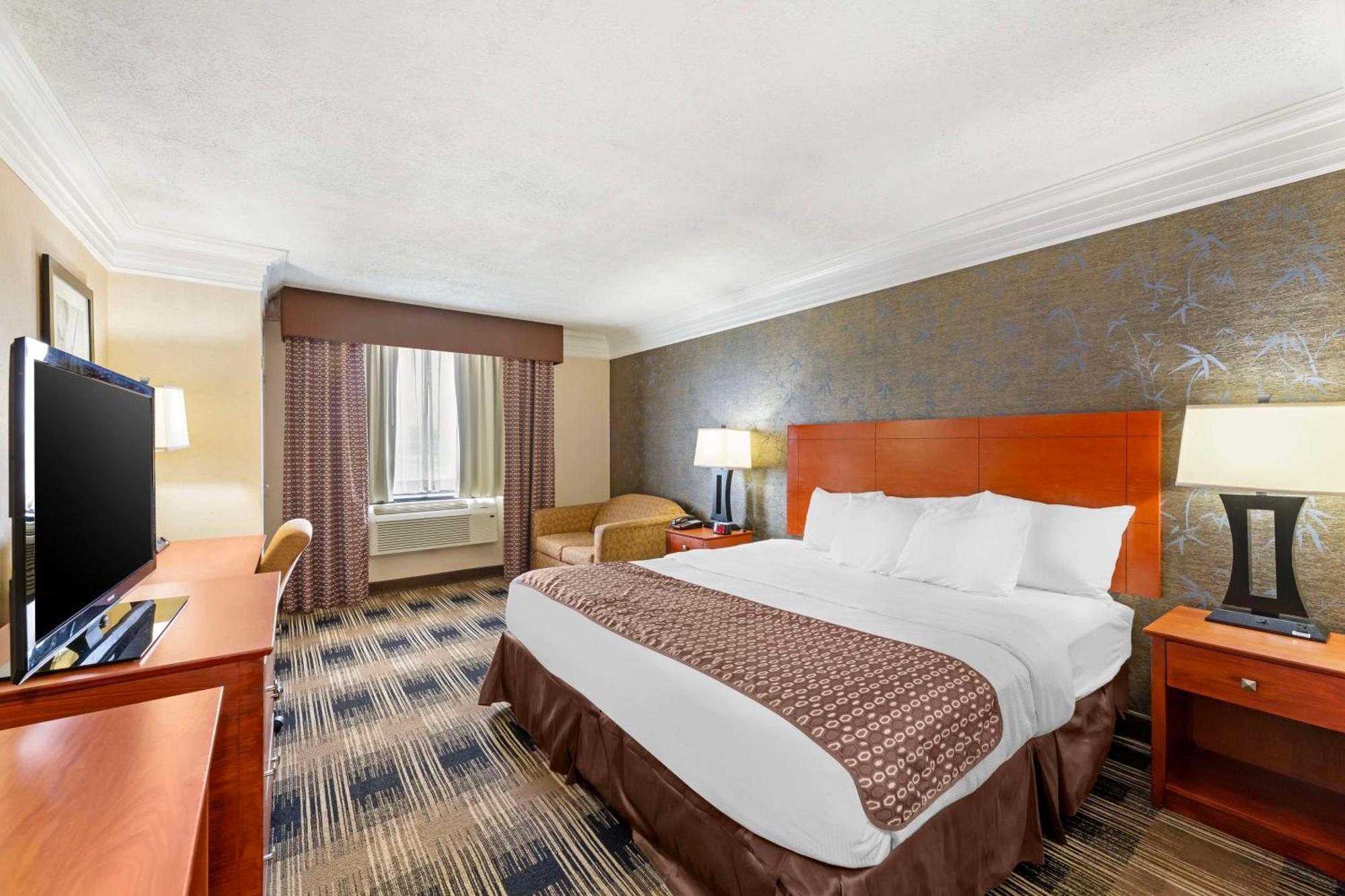Best Western Inn At The Rochester Airport Экстерьер фото