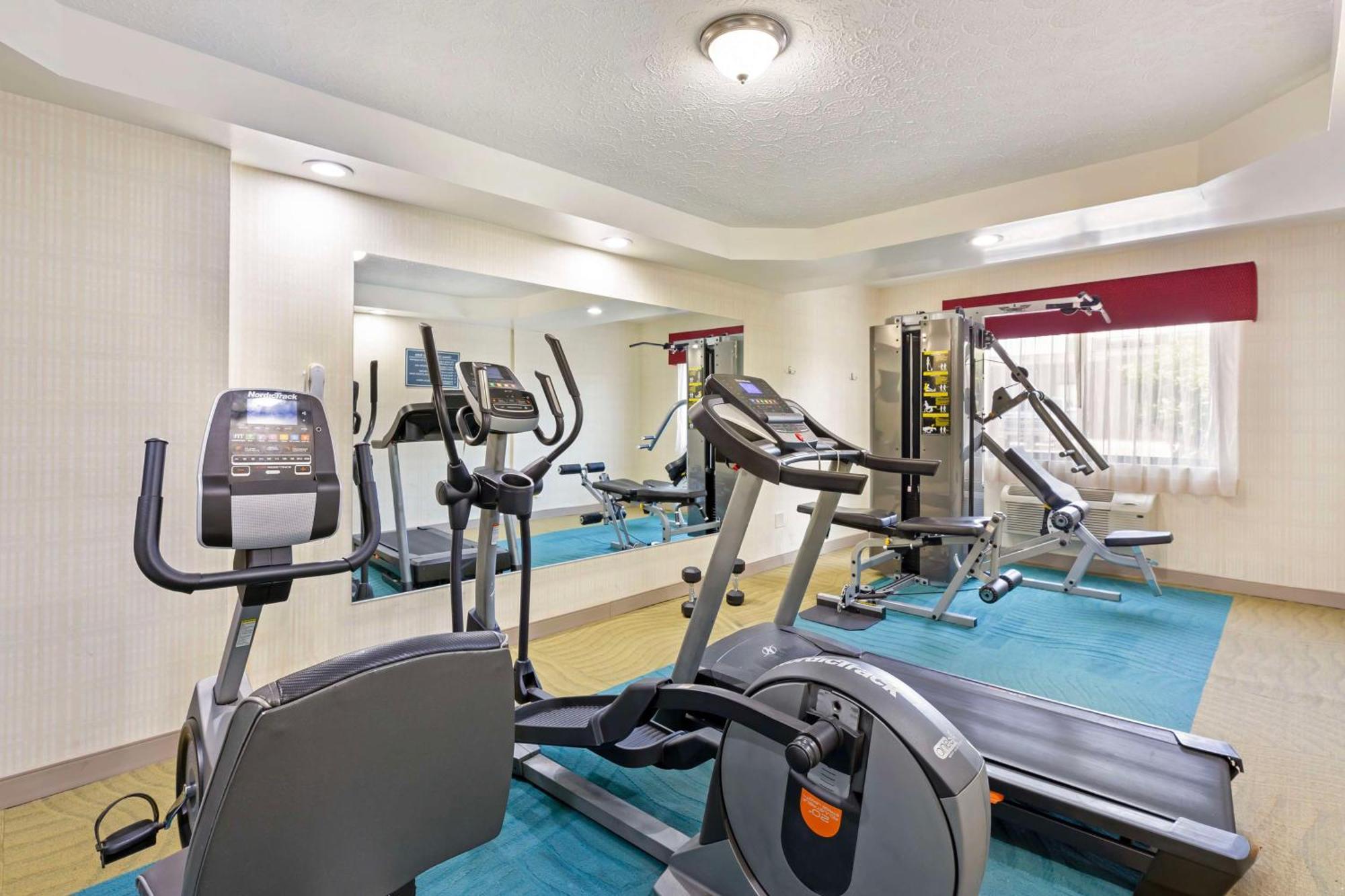 Best Western Inn At The Rochester Airport Экстерьер фото