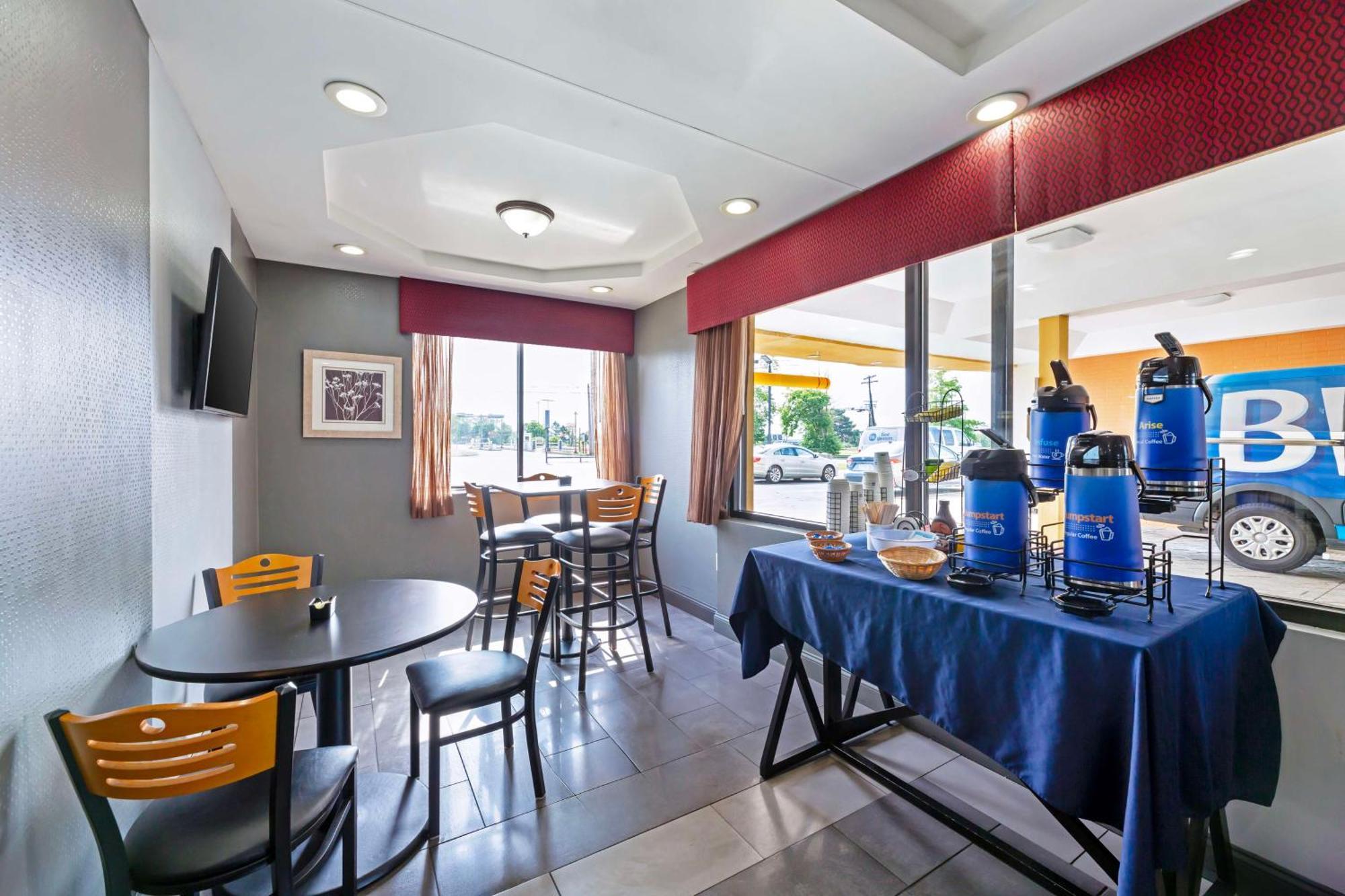 Best Western Inn At The Rochester Airport Экстерьер фото